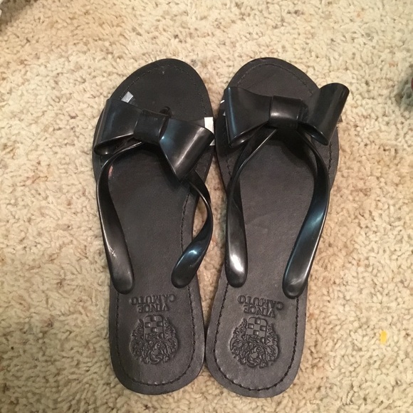 vince camuto bow sandals